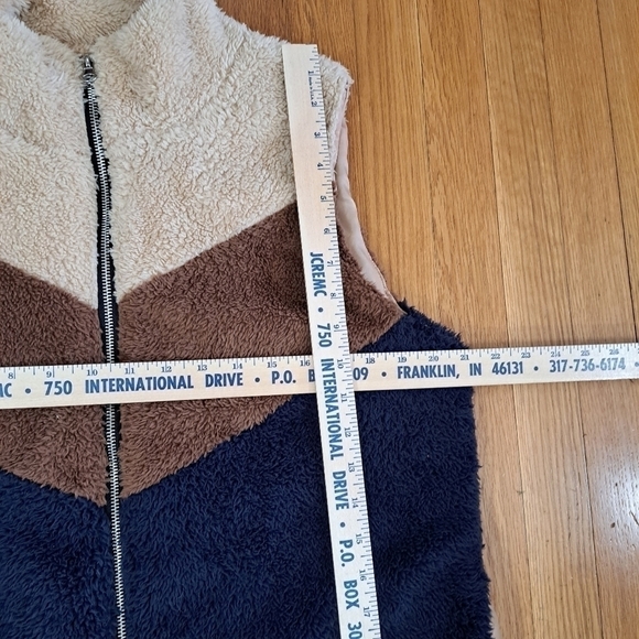 C Brand Women's Large Full Zip Fuzzy Vest Pockets Blue Brown Beige Colorblock - Picture 10 of 10